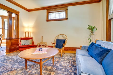 Walk to Selby Ave! Historic Cathedral Hill Unit House in Saint Paul