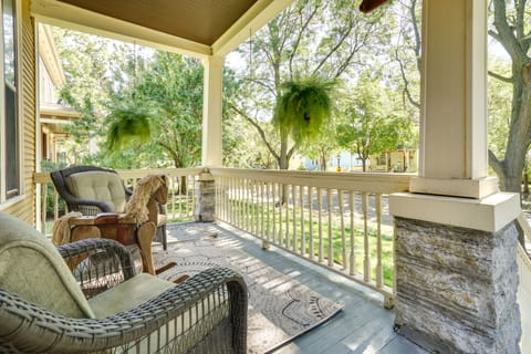 Walk to Selby Ave! Historic Cathedral Hill Unit House in Saint Paul