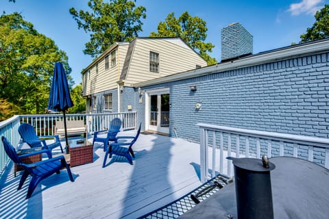 Spacious Home w/ Hot Tub, 14 Mi to Downtown ATL! House in East Point