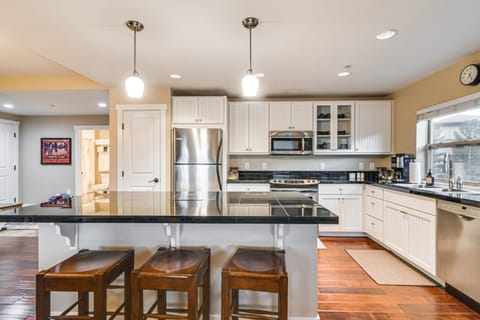 Ski-In/Ski-Out + Pool Access: Granby Ranch Gem Apartment in Granby