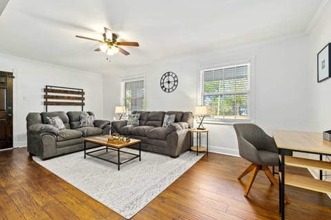 Pet-Friendly Mobile Condo ~ 4 Mi to Downtown! Apartment in Mobile