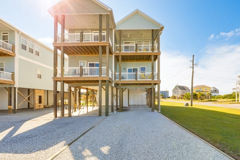 Walk to the Beach: North Topsail Beach Duplex Apartment in North Topsail Beach