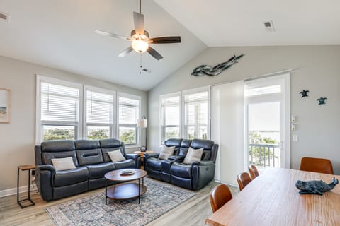 Walk to the Beach: North Topsail Beach Duplex Apartment in North Topsail Beach