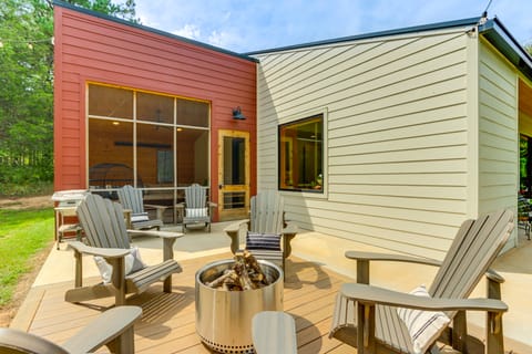 Riverfront Huntsville Cabin w/ Views & Kayaks! House in Arkansas