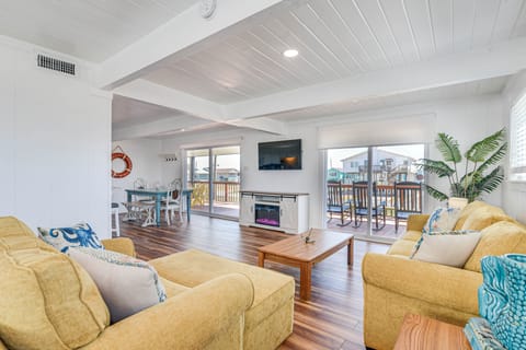 Enjoy the View, Walk to Beach! Galveston Hideaway House in Galveston Island