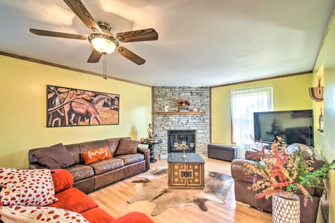 Chic Apple River Escape w/ Fire Pit! House in Iowa