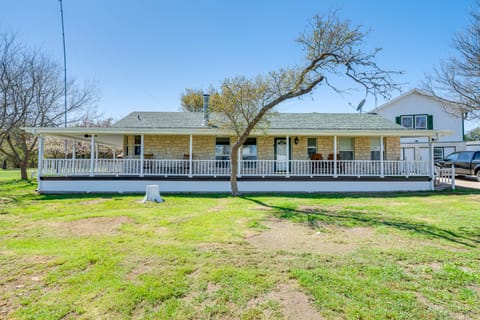 Expansive Bertram Retreat w/ Pool, on 28 Acres! House in Rio Grande