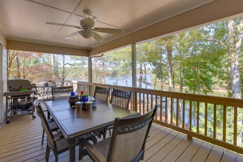 Lakefront Lineville Retreat w/ Private Dock! House in Alabama