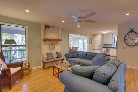 Lakefront Lineville Retreat w/ Private Dock! House in Alabama