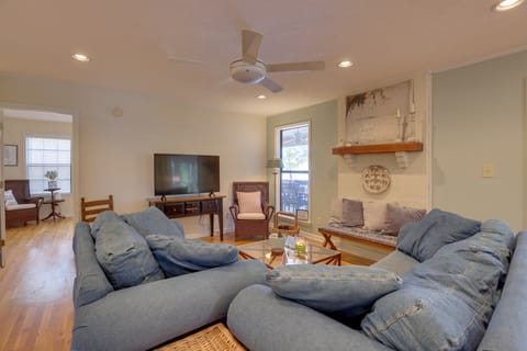 Lakefront Lineville Retreat w/ Private Dock! House in Alabama