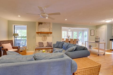 Lakefront Lineville Retreat w/ Private Dock! House in Alabama