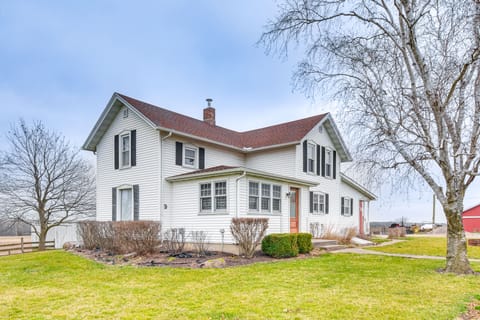 Charming Tonica Farmhouse w/ Private Yard! House in Deer Park Township