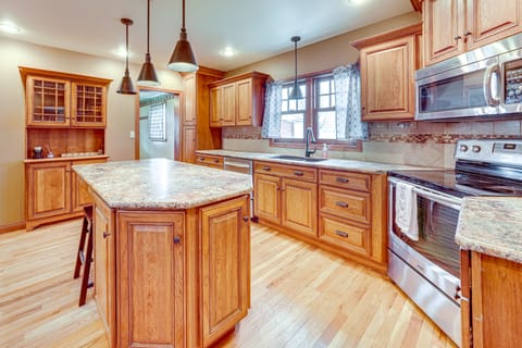 Charming Tonica Farmhouse w/ Private Yard! House in Deer Park Township