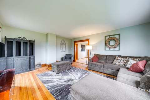 Charming Tonica Farmhouse w/ Private Yard! House in Deer Park Township