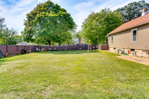 25 Mi to Starved Rock State Park - DePue Retreat House in Illinois