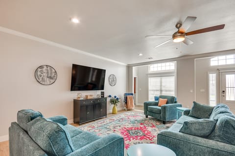 Amarillo Home w/ Hot Tub, 7 Mi to Wolflin Square! House in Amarillo