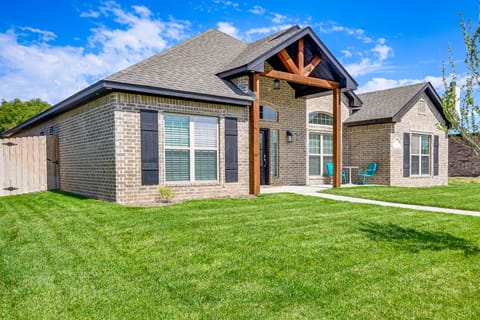 Amarillo Home w/ Hot Tub, 7 Mi to Wolflin Square! House in Amarillo