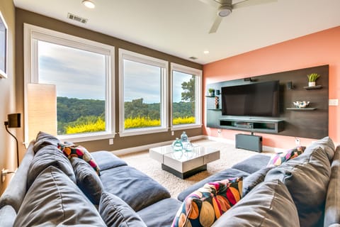 Modern Retreat w/ River View in Roswell! Apartment in Roswell