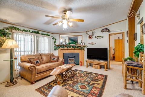 Cotopaxi Getaway w/ Deck: 17 Mi to Royal Gorge House in Colorado