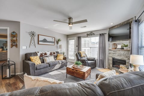 Condo w/ Pool ~ 2 Mi to Table Rock Lake! Apartment in Branson