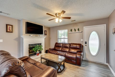 Mabelvale Home w/ Grill: 12 Mi to Little Rock! House in Little Rock