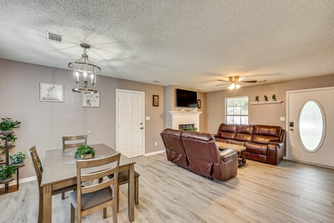 Mabelvale Home w/ Grill: 12 Mi to Little Rock! House in Little Rock