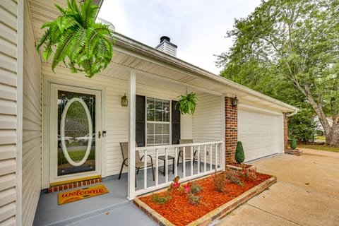 Mabelvale Home w/ Grill: 12 Mi to Little Rock! House in Little Rock
