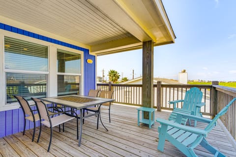 Beach-Walk Retreat in Galveston w/ Golf Cart! House in Jamaica Beach
