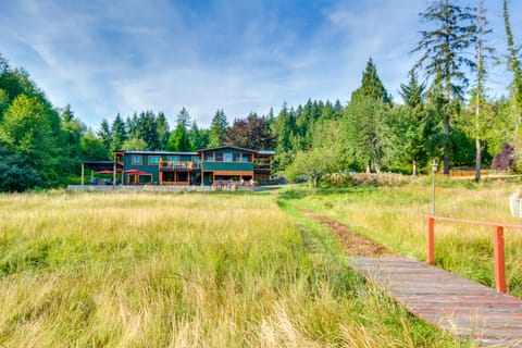 Puget Sound Views, 8.5 Acres! Luxury Outdoor Oasis House in Port Ludlow