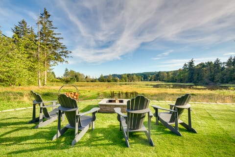Puget Sound Views, 8.5 Acres! Luxury Outdoor Oasis House in Port Ludlow