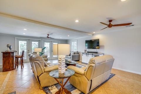 Canal-Front Home w/ Boat Lift in Cape Coral! House in Cape Coral