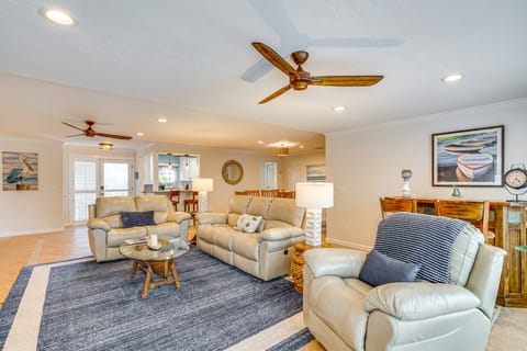 Canal-Front Home w/ Boat Lift in Cape Coral! House in Cape Coral