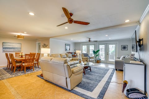 Canal-Front Home w/ Boat Lift in Cape Coral! House in Cape Coral