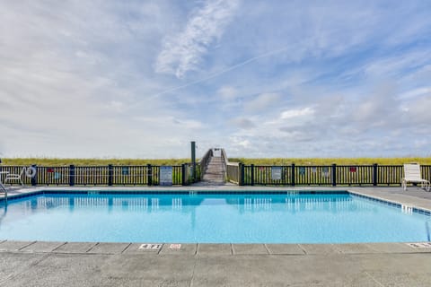 Oceanfront Condo w/ Heated Pool in Emerald Surf! Apartment in Pensacola Beach