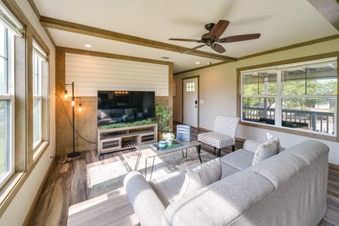 Pet-Friendly Hill Country Hideaway w/ Deck House in Rio Grande