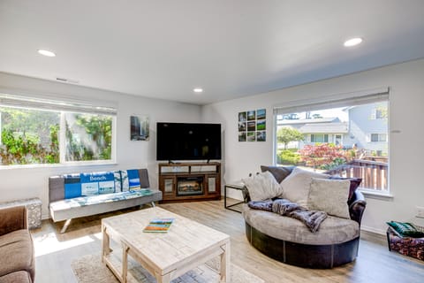 Rockaway Beach House - Walk to Ocean! House in Rockaway Beach