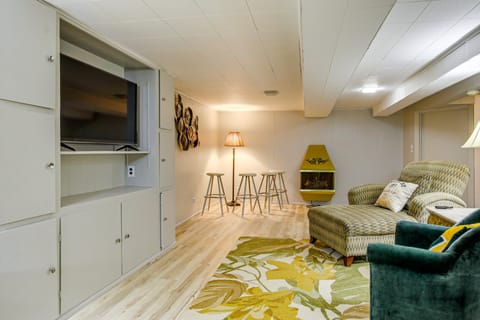 < 1 Mi to Lambeau Field: Green Bay Home w/ Grill! House in Ashwaubenon