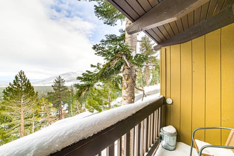 Walk to Ski Lift: Mtn-View Condo in Mammoth Lakes Apartment in Mammoth Lakes