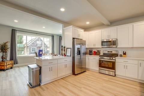 Beautiful Water Views: Coastal Oregon Townhome! Apartment in Hammond