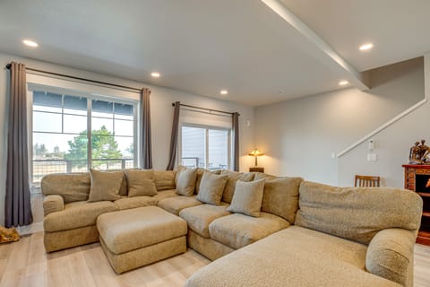 Beautiful Water Views: Coastal Oregon Townhome! Apartment in Hammond