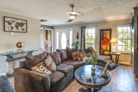 Game Room, 20 Mi to Nashville: Smyrna Home House in La Vergne