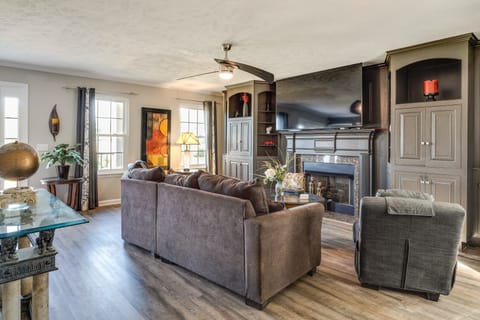 Game Room, 20 Mi to Nashville: Smyrna Home House in La Vergne