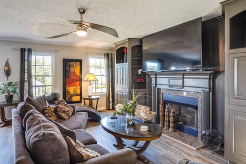 Game Room, 20 Mi to Nashville: Smyrna Home House in La Vergne