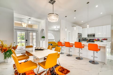 Private Pool, 8 Mi to Beach: Chic Cape Coral Home House in Cape Coral