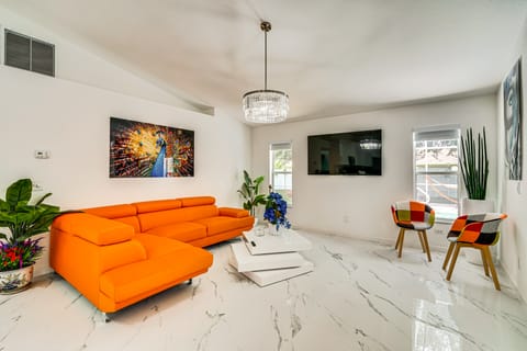 Private Pool, 8 Mi to Beach: Chic Cape Coral Home House in Cape Coral