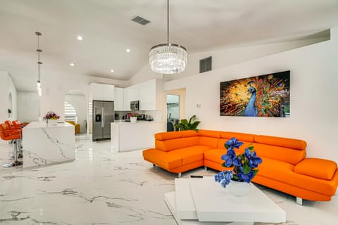 Private Pool, 8 Mi to Beach: Chic Cape Coral Home House in Cape Coral