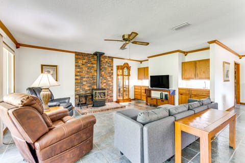 Pensacola Home ~ 13 Mi to Perdido Bay! House in Alabama