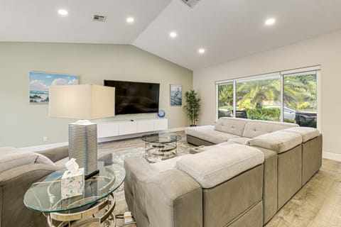 2 Mi to Deerfield Beach: Home w/ Outdoor Oasis! House in Deerfield Beach