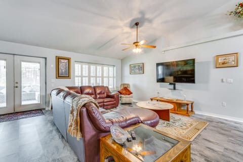 4 Mi to Beach: Family-Friendly Home in Navarre House in Alabama