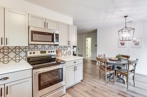 Chic Home ~ 2 Mi to TTU w/ Grill & Yard in Lubbock House in Lubbock